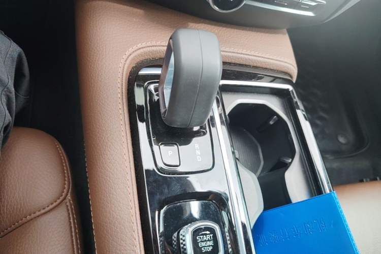 Used Volvo S60 New Energy 2022 T8 eDrive Hybrid All-Wheel Drive Smart Luxury Edition Gear Lever