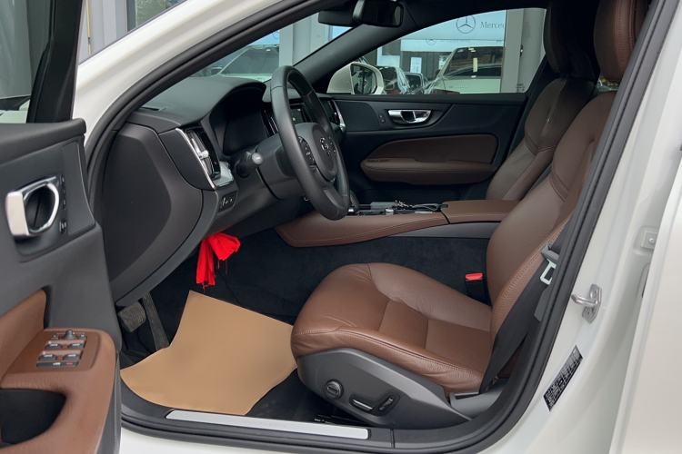 Used Volvo S60 New Energy 2022 T8 eDrive Hybrid All-Wheel Drive Smart Luxury Edition Interior 1