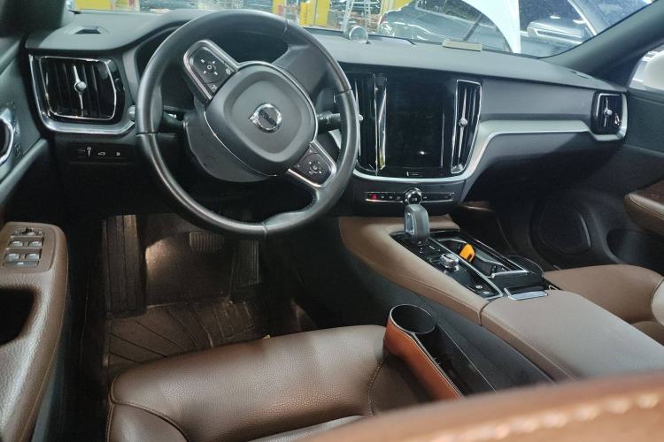 Used Volvo S60 New Energy 2022 T8 eDrive Hybrid All-Wheel Drive Smart Luxury Edition Interior 2