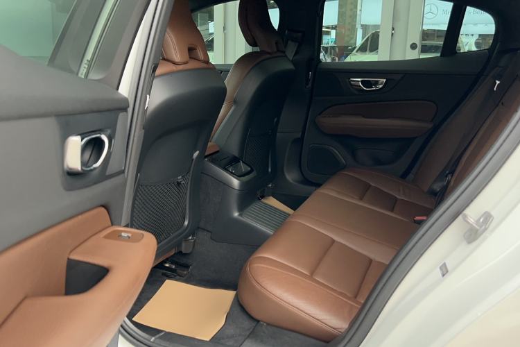 Used Volvo S60 New Energy 2022 T8 eDrive Hybrid All-Wheel Drive Smart Luxury Edition Interior 2