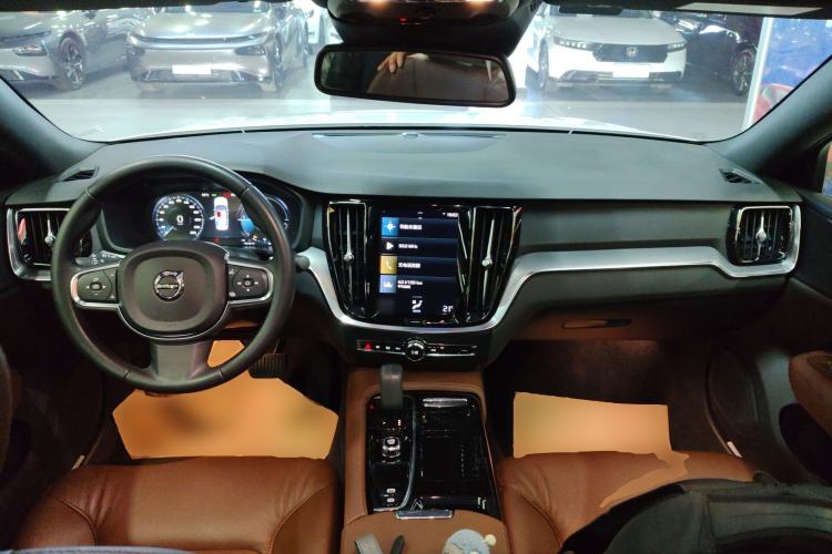 Used Volvo S60 New Energy 2022 T8 eDrive Hybrid All-Wheel Drive Smart Luxury Edition Interior 2