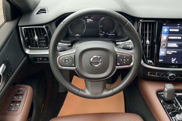 Used Volvo S60 New Energy 2022 T8 eDrive Hybrid All-Wheel Drive Smart Luxury Edition Interior 3