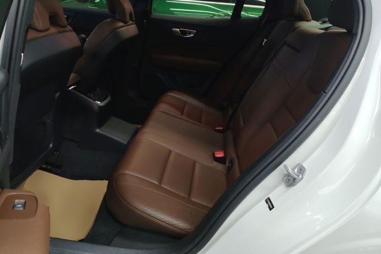 Used Volvo S60 New Energy 2022 T8 eDrive Hybrid All-Wheel Drive Smart Luxury Edition Interior 4