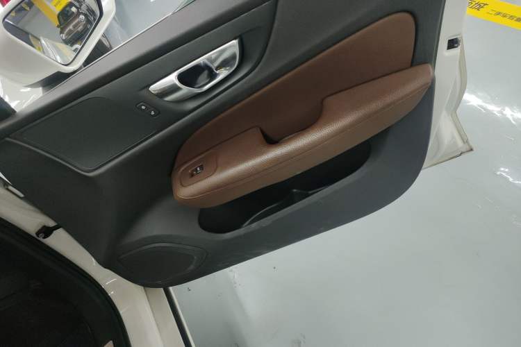 Used Volvo S60 New Energy 2022 T8 eDrive Hybrid All-Wheel Drive Smart Luxury Edition Interior 5