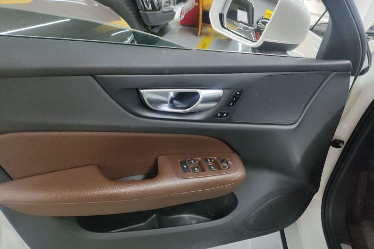 Used Volvo S60 New Energy 2022 T8 eDrive Hybrid All-Wheel Drive Smart Luxury Edition Interior 7