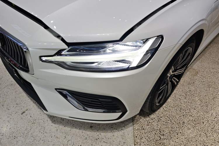 Used Volvo S60 New Energy 2022 T8 eDrive Hybrid All-Wheel Drive Smart Luxury Edition Left Front Headlight