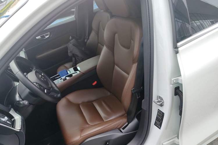 Used Volvo S60 New Energy 2022 T8 eDrive Hybrid All-Wheel Drive Smart Luxury Edition Left Front Seat