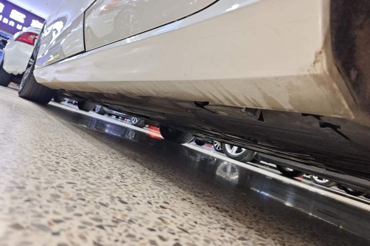 Used Volvo S60 New Energy 2022 T8 eDrive Hybrid All-Wheel Drive Smart Luxury Edition Left Side Sill