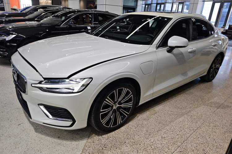 Used Volvo S60 New Energy 2022 T8 eDrive Hybrid All-Wheel Drive Smart Luxury Edition Left Side