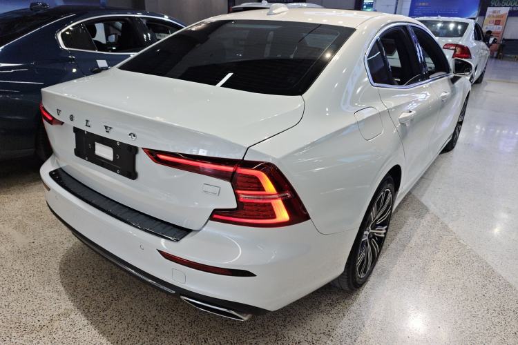 Used Volvo S60 New Energy 2022 T8 eDrive Hybrid All-Wheel Drive Smart Luxury Edition Rear Right 45 Deg
