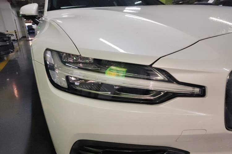 Used Volvo S60 New Energy 2022 T8 eDrive Hybrid All-Wheel Drive Smart Luxury Edition Right Front Headlight