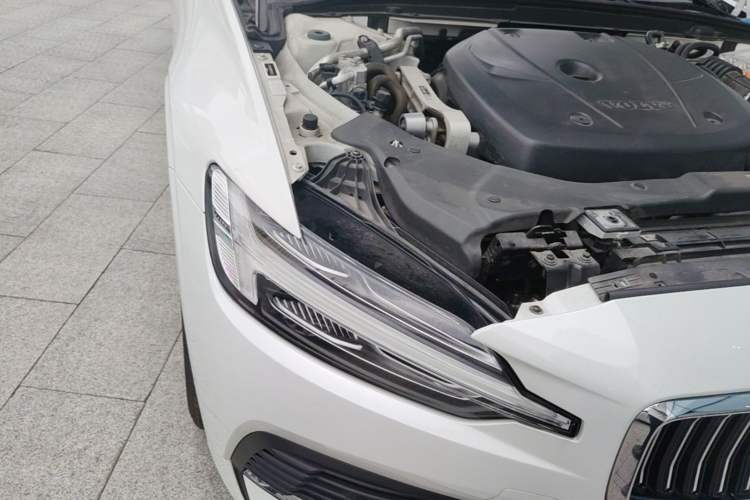 Used Volvo S60 New Energy 2022 T8 eDrive Hybrid All-Wheel Drive Smart Luxury Edition Right Front Headlight