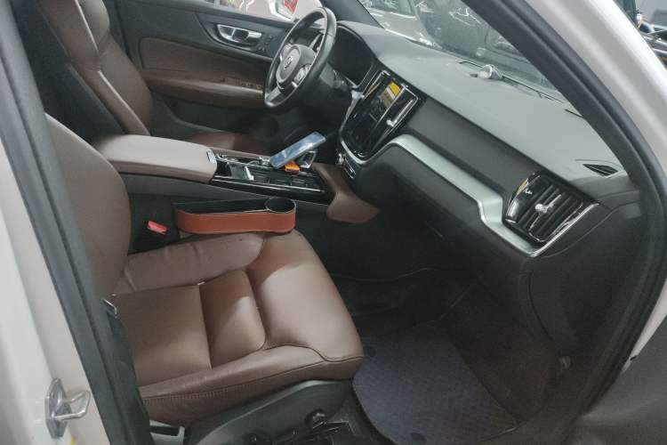 Used Volvo S60 New Energy 2022 T8 eDrive Hybrid All-Wheel Drive Smart Luxury Edition Right Front Seat