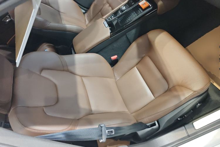 Used Volvo S60 New Energy 2022 T8 eDrive Hybrid All-Wheel Drive Smart Luxury Edition Right Front Seat