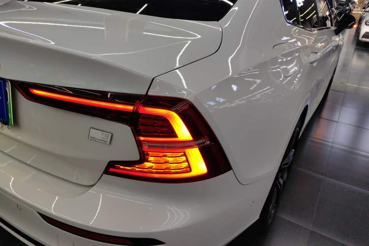 Used Volvo S60 New Energy 2022 T8 eDrive Hybrid All-Wheel Drive Smart & Sporty Edition Right Rear Taillight