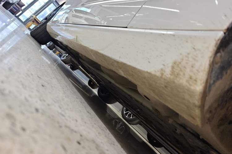 Used Volvo S60 New Energy 2022 T8 eDrive Hybrid All-Wheel Drive Smart Luxury Edition Right Side Sill