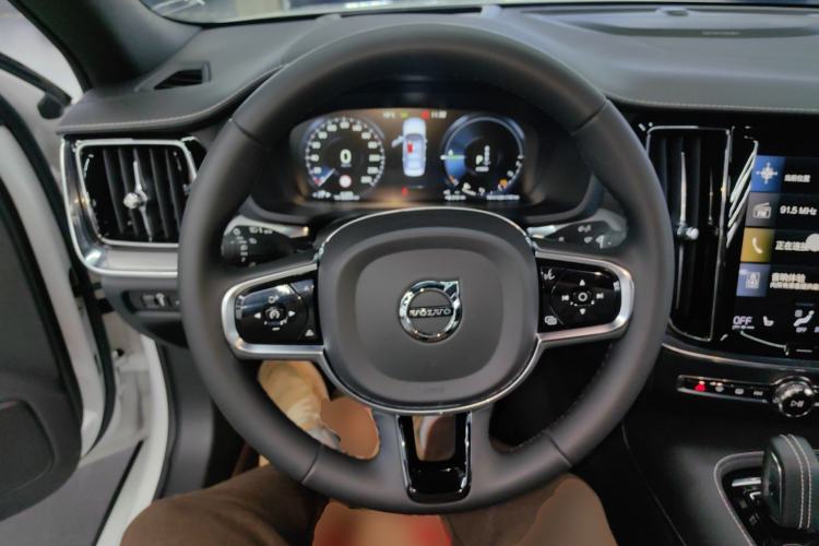 Used Volvo S60 New Energy 2022 T8 eDrive Hybrid All-Wheel Drive Smart & Sporty Edition Steering Wheel