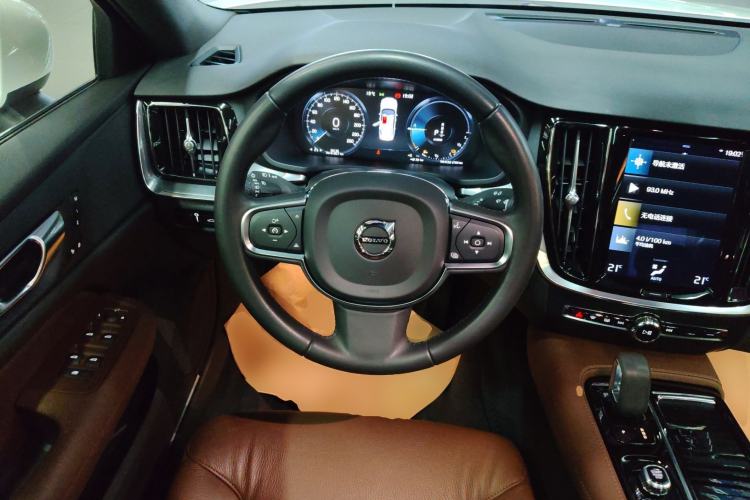Used Volvo S60 New Energy 2022 T8 eDrive Hybrid All-Wheel Drive Smart Luxury Edition Steering Wheel