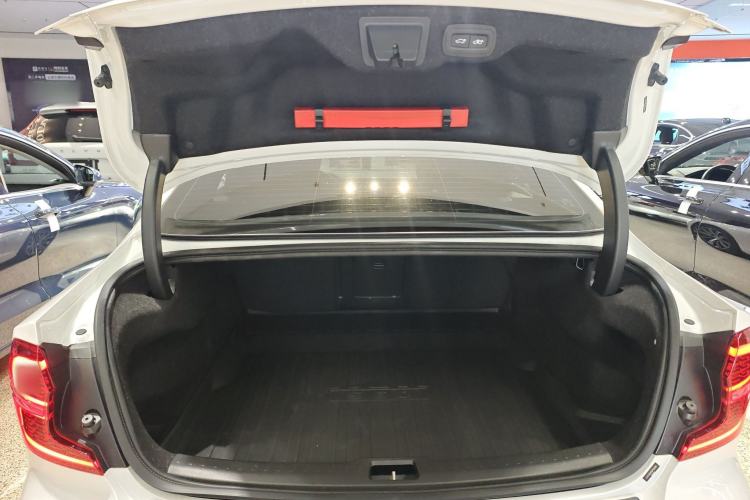Used Volvo S60 New Energy 2022 T8 eDrive Hybrid All-Wheel Drive Smart Luxury Edition Trunk