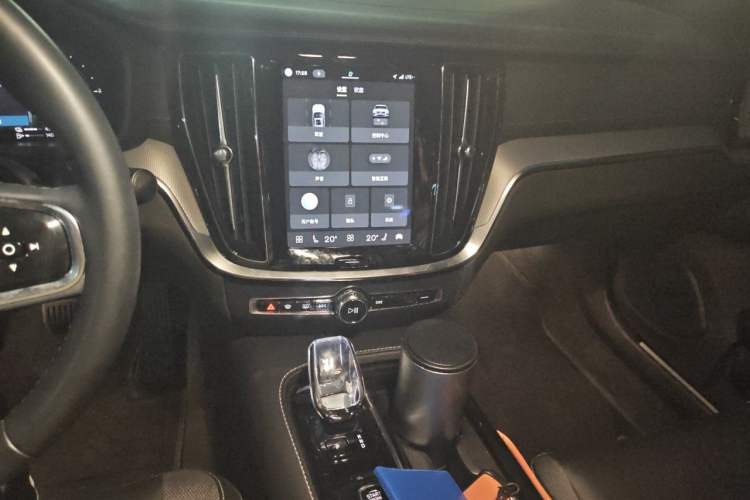 Used Volvo S60 New Energy 2023 T8 All-Wheel Drive Long-Range Zhiyi Luxury Edition Audio And AC Panel