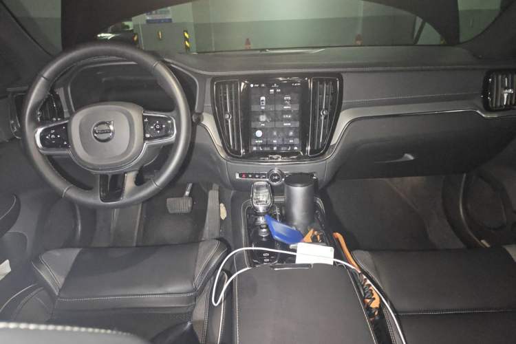 Used Volvo S60 New Energy 2023 T8 All-Wheel Drive Long-Range Zhiyi Luxury Edition Center Console