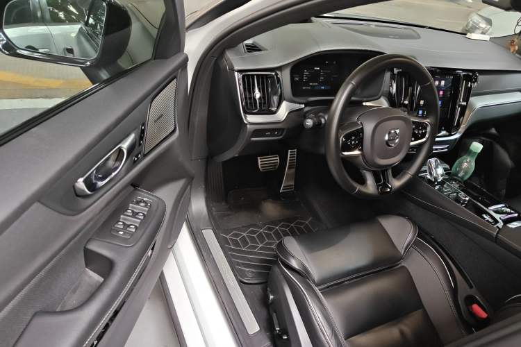 Used Volvo S60 New Energy 2023 T8 All-Wheel Drive Long-Range Luxury Sport Edition Driver Seat