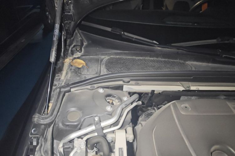 Used Volvo S60 New Energy 2023 T8 All-Wheel Drive Long-Range Zhiyi Luxury Edition Engine Bay Right
