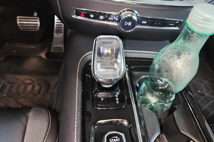 Used Volvo S60 New Energy 2023 T8 All-Wheel Drive Long-Range Luxury Sport Edition Gear Lever