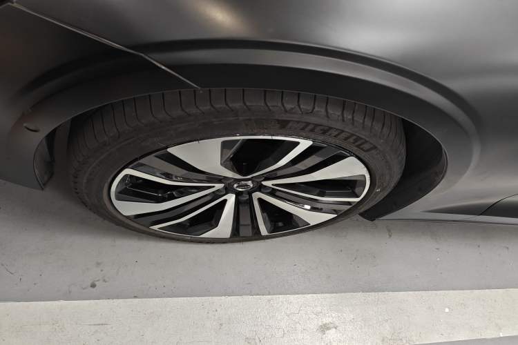 Used Volvo S60 New Energy 2023 T8 All-Wheel Drive Long-Range Luxury Sport Edition Left Front Wheel Hub