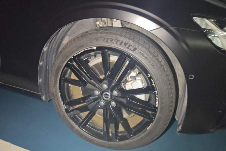 Used Volvo S60 New Energy 2023 T8 All-Wheel Drive Long-Range Zhiyi Luxury Edition Right Front Wheel Hub
