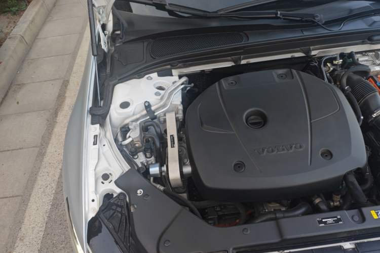 Used Volvo S60 New Energy 2023 T8 All-Wheel Drive Long-Range Zhiyi Luxury Edition Engine Bay Right