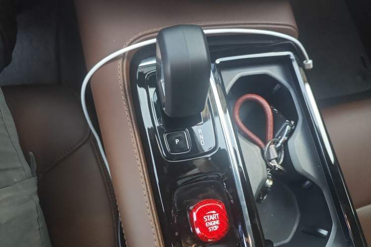 Used Volvo S60 New Energy 2023 T8 All-Wheel Drive Long-Range Zhiyi Luxury Edition Gear Lever
