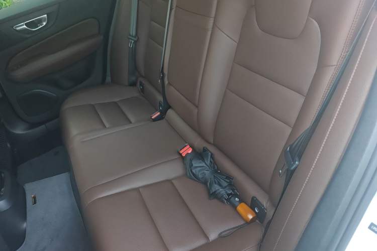 Used Volvo S60 New Energy 2023 T8 All-Wheel Drive Long-Range Zhiyi Luxury Edition Left Rear Seat