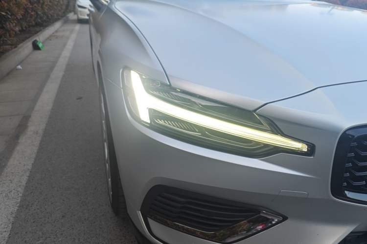 Used Volvo S60 New Energy 2023 T8 All-Wheel Drive Long-Range Zhiyi Luxury Edition Right Front Headlight