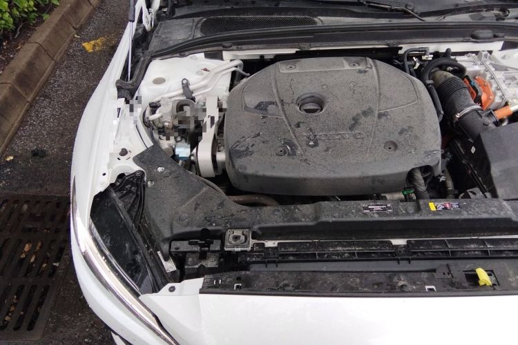 Used Volvo S60 New Energy 2023 T8 All-Wheel Drive Long-Range Zhiyi Luxury Edition Engine Bay Right