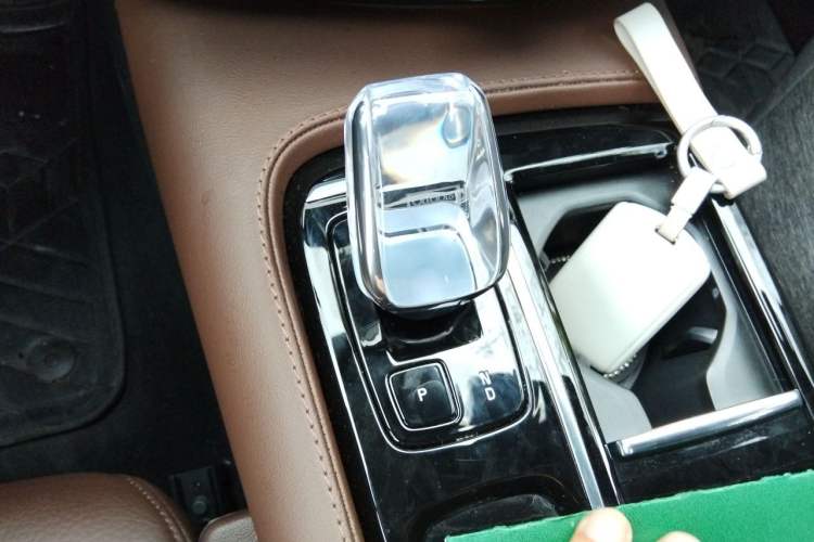 Used Volvo S60 New Energy 2023 T8 All-Wheel Drive Long-Range Zhiyi Luxury Edition Gear Lever