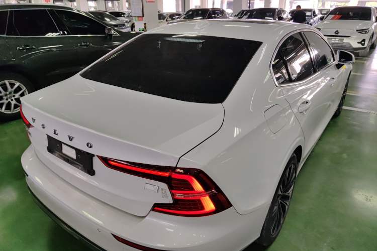 Used Volvo S60 New Energy 2023 T8 All-Wheel Drive Long-Range Zhiyi Luxury Edition Rear Right 45 Deg