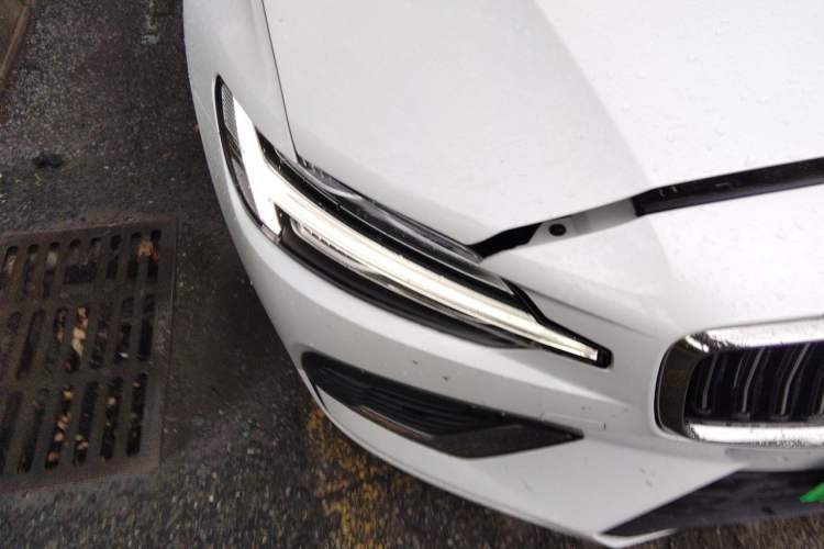 Used Volvo S60 New Energy 2023 T8 All-Wheel Drive Long-Range Zhiyi Luxury Edition Right Front Headlight