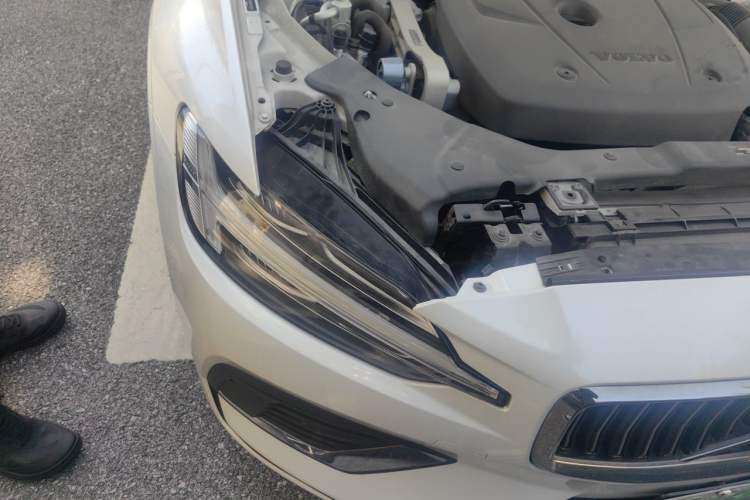 Used Volvo S60 New Energy 2023 T8 All-Wheel Drive Long-Range Zhiyi Luxury Edition Right Front Headlight