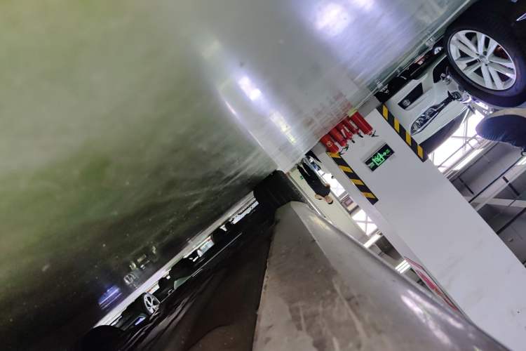 Used Volvo S60 New Energy 2023 T8 All-Wheel Drive Long-Range Zhiyi Luxury Edition Right Side Sill