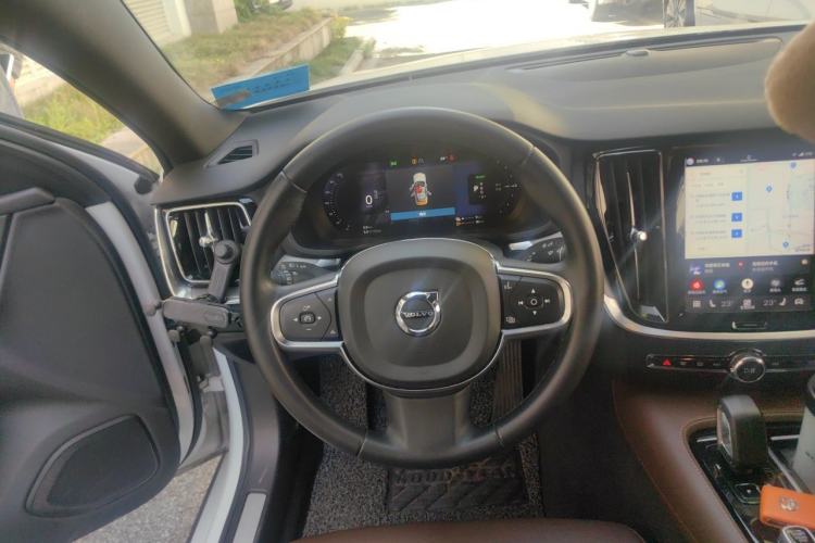 Used Volvo S60 New Energy 2023 T8 All-Wheel Drive Long-Range Zhiyi Luxury Edition Steering Wheel