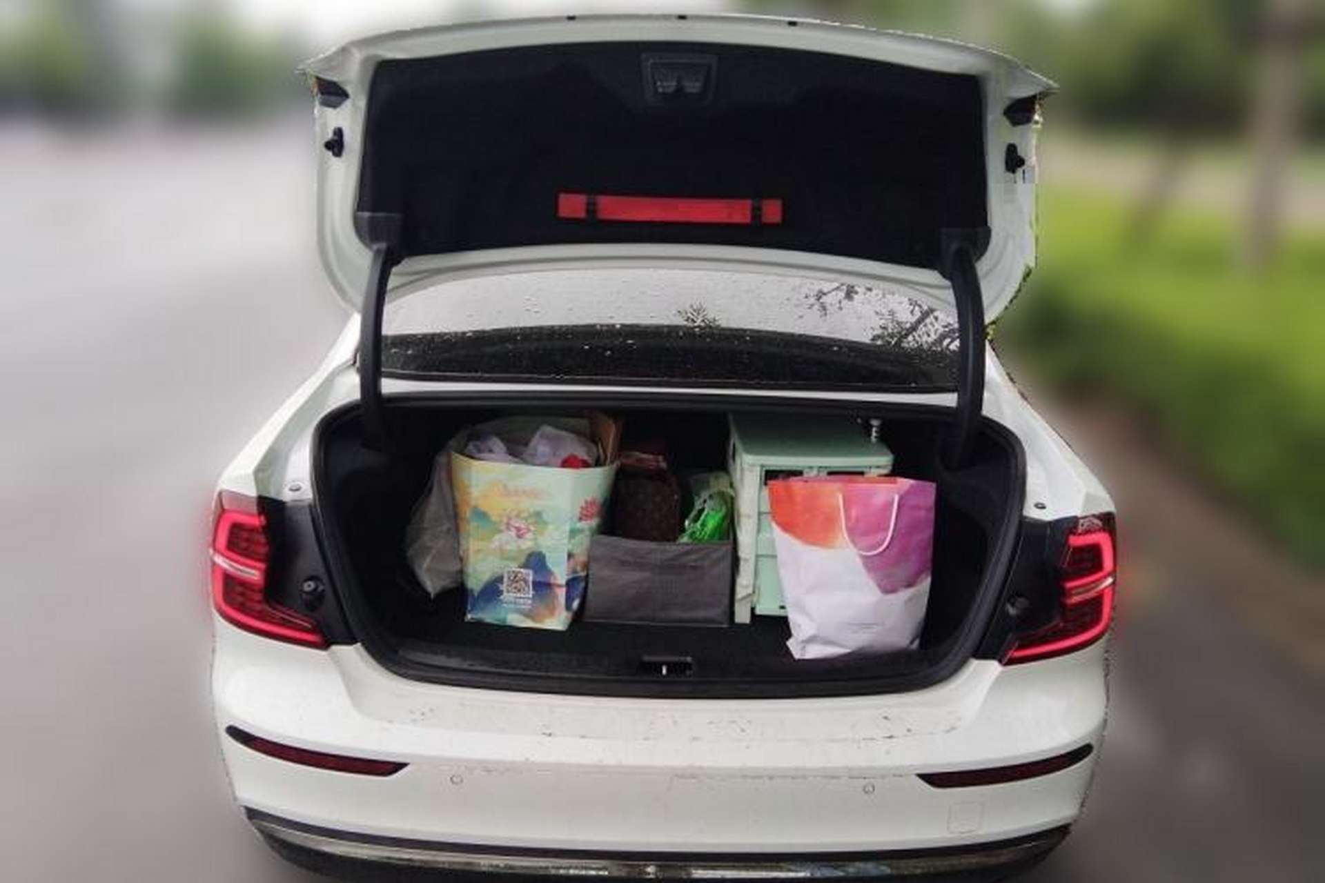 Used Volvo S60 New Energy 2023 T8 All-Wheel Drive Long-Range Zhiyi Luxury Edition Trunk