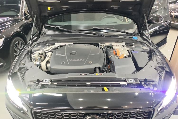Used Volvo S60 New Energy 2024 T8 All-Wheel Drive Long-Range Luxury Midnight Black Edition Engine Bay