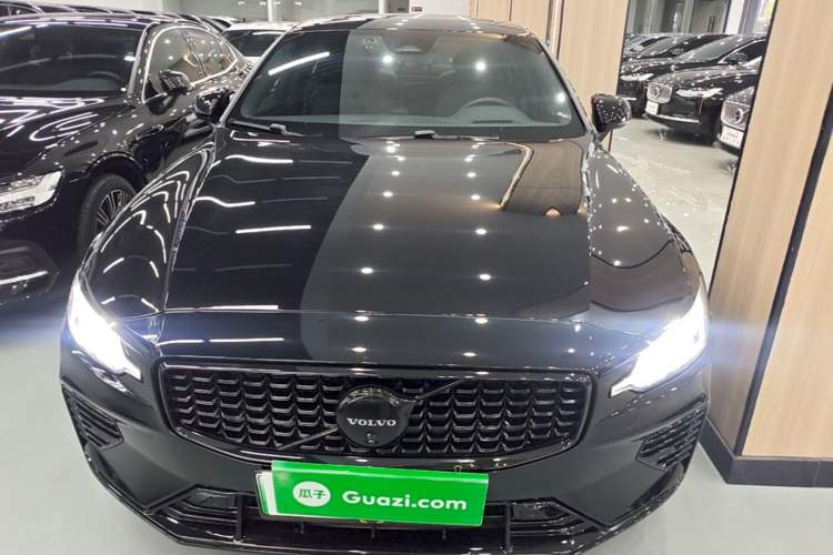 Used Volvo S60 New Energy 2024 T8 All-Wheel Drive Long-Range Luxury Midnight Black Edition Front