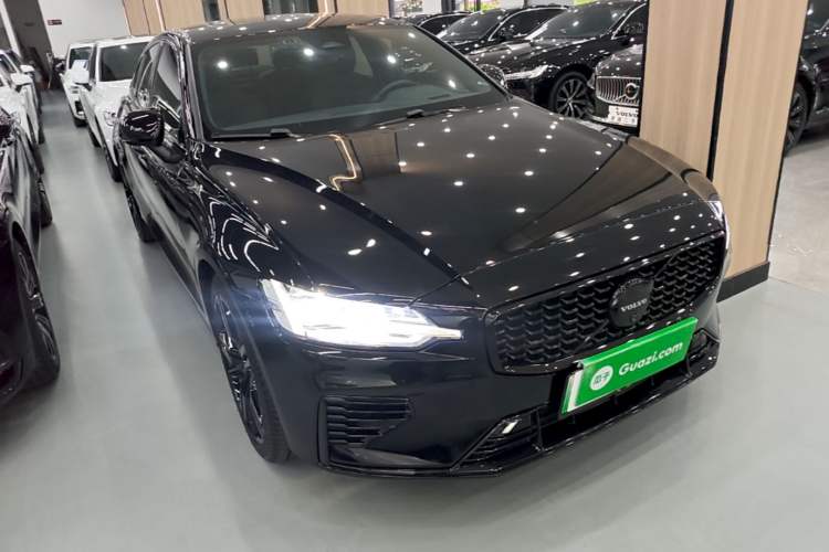 Used Volvo S60 New Energy 2024 T8 All-Wheel Drive Long-Range Luxury Midnight Black Edition Front Right 45 Deg