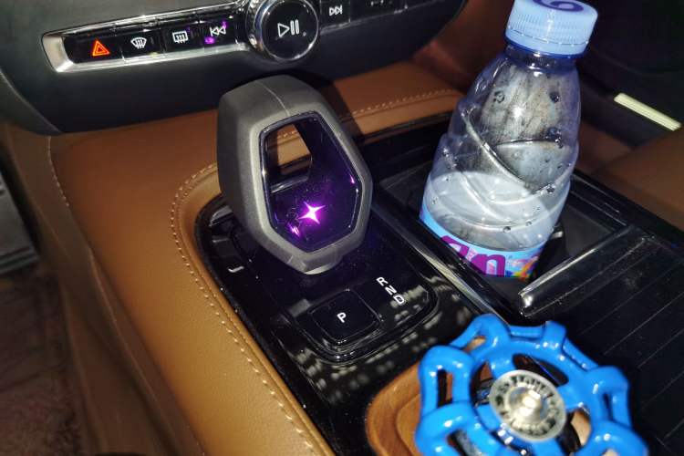 Used Volvo S60 New Energy 2024 T8 All-Wheel Drive Long-Range Zhiyi Luxury Edition Gear Lever