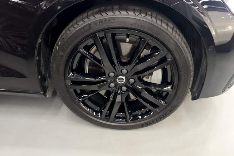 Used Volvo S60 New Energy 2024 T8 All-Wheel Drive Long-Range Luxury Midnight Black Edition Left Front Wheel Hub