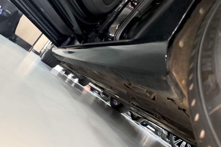 Used Volvo S60 New Energy 2024 T8 All-Wheel Drive Long-Range Luxury Midnight Black Edition Left Side Sill