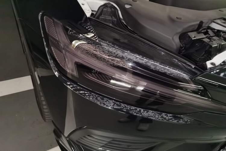 Used Volvo S60 New Energy 2024 T8 All-Wheel Drive Long-Range Zhiyi Luxury Edition Right Front Headlight