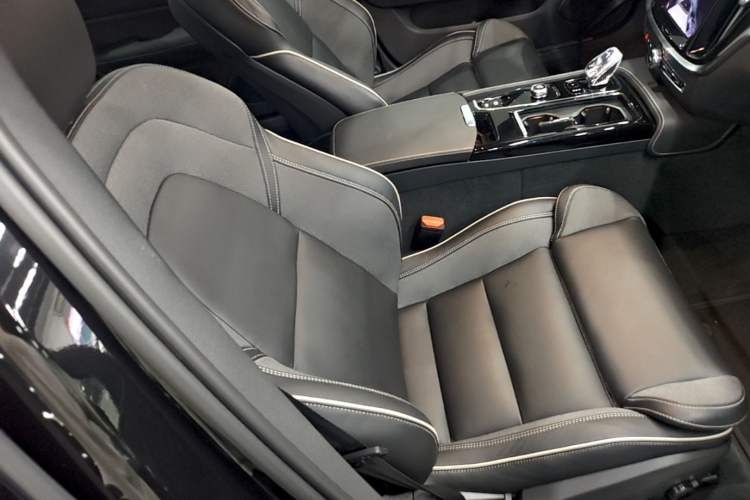 Used Volvo S60 New Energy 2024 T8 All-Wheel Drive Long-Range Luxury Midnight Black Edition Right Front Seat